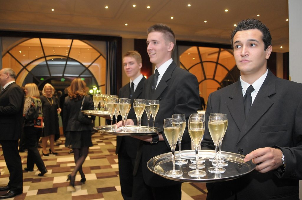 Champagne et petits fours